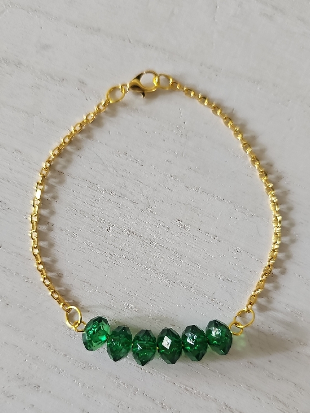 Gold Chain Bracelet with Faceted Emerald Green Beads